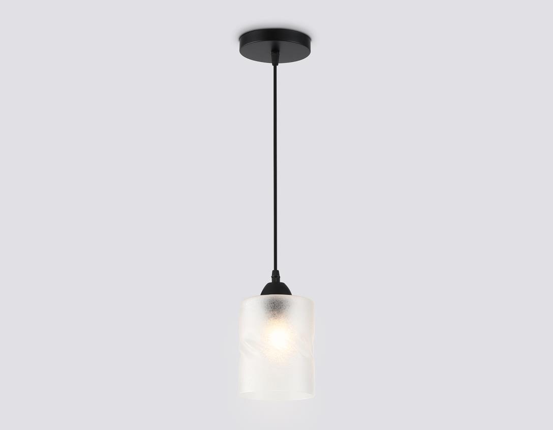 Подвесные светильник Светильник со стеклянным плафоном Ambrella light Traditional белый металл