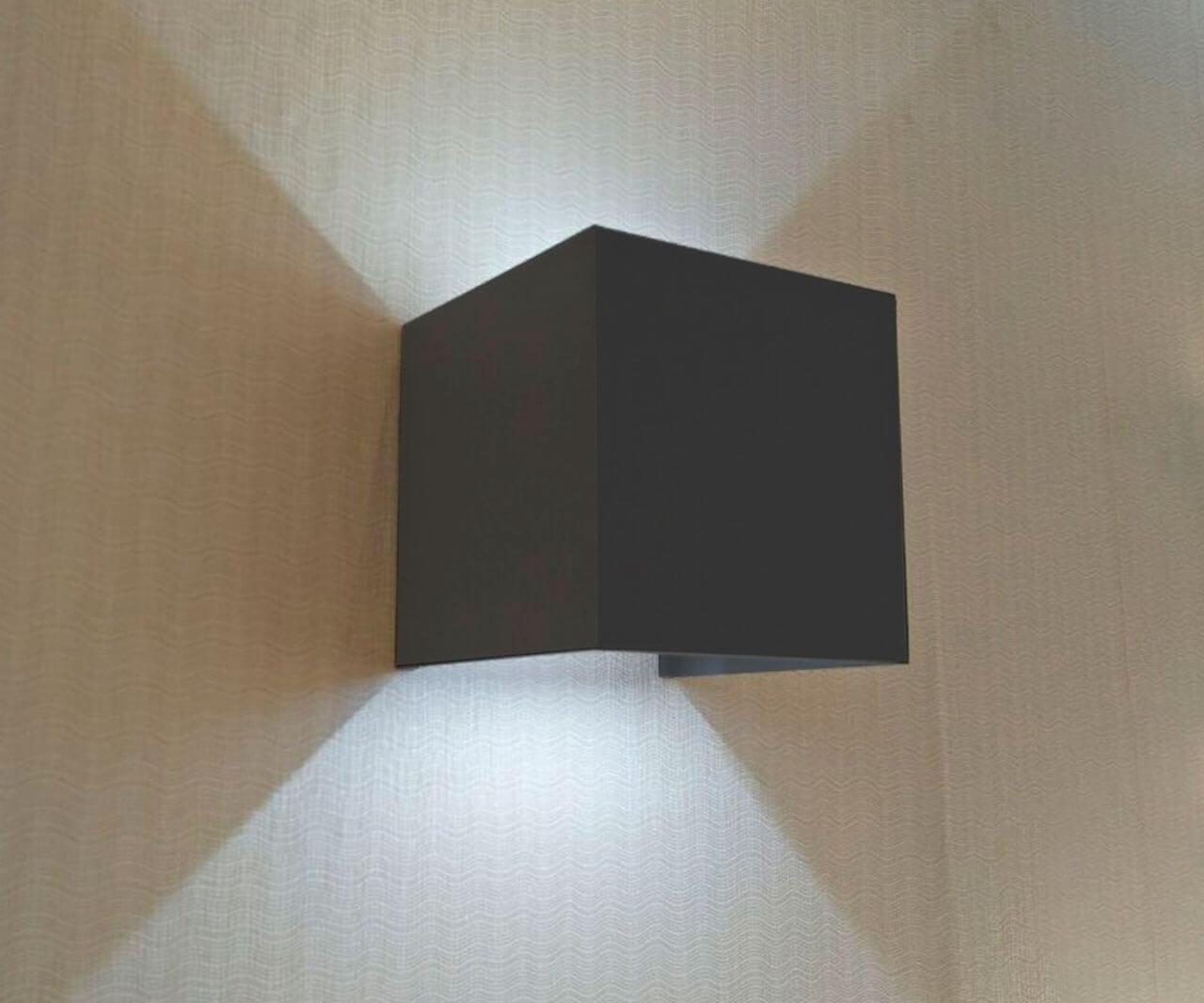 Уличное освещение Уличный настенный светодиодный светильник Kink Light Куб 08585,16(4000K) серый металл