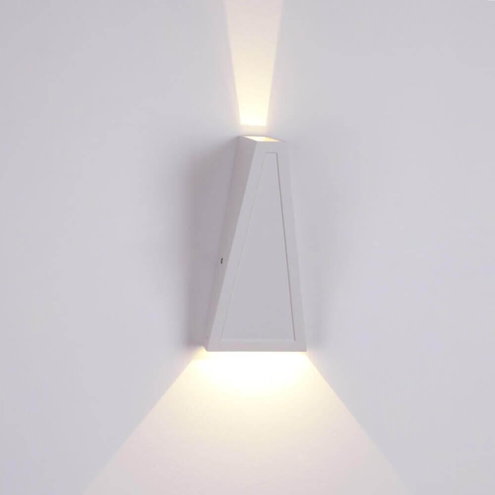 Настенные светильник Настенный светодиодный светильник Crystal Lux CLT WH белый металл